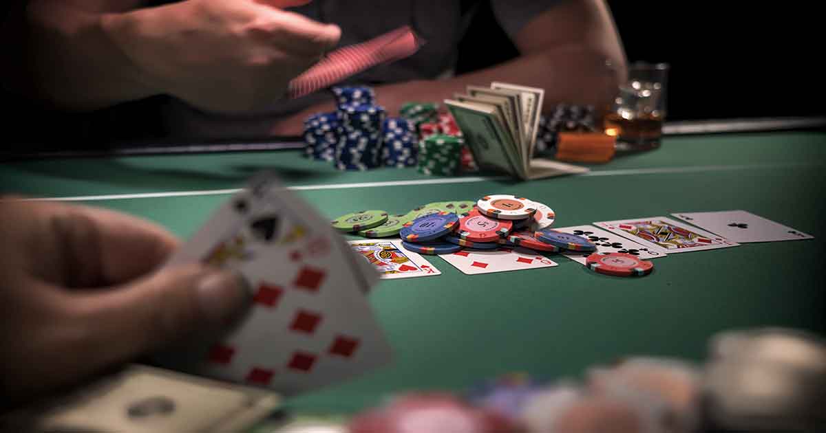 Học Cách Chia Bài Poker: Bí Quyết Trở Thành Người Chia Bài Chuyên Nghiệp image-1731640328413