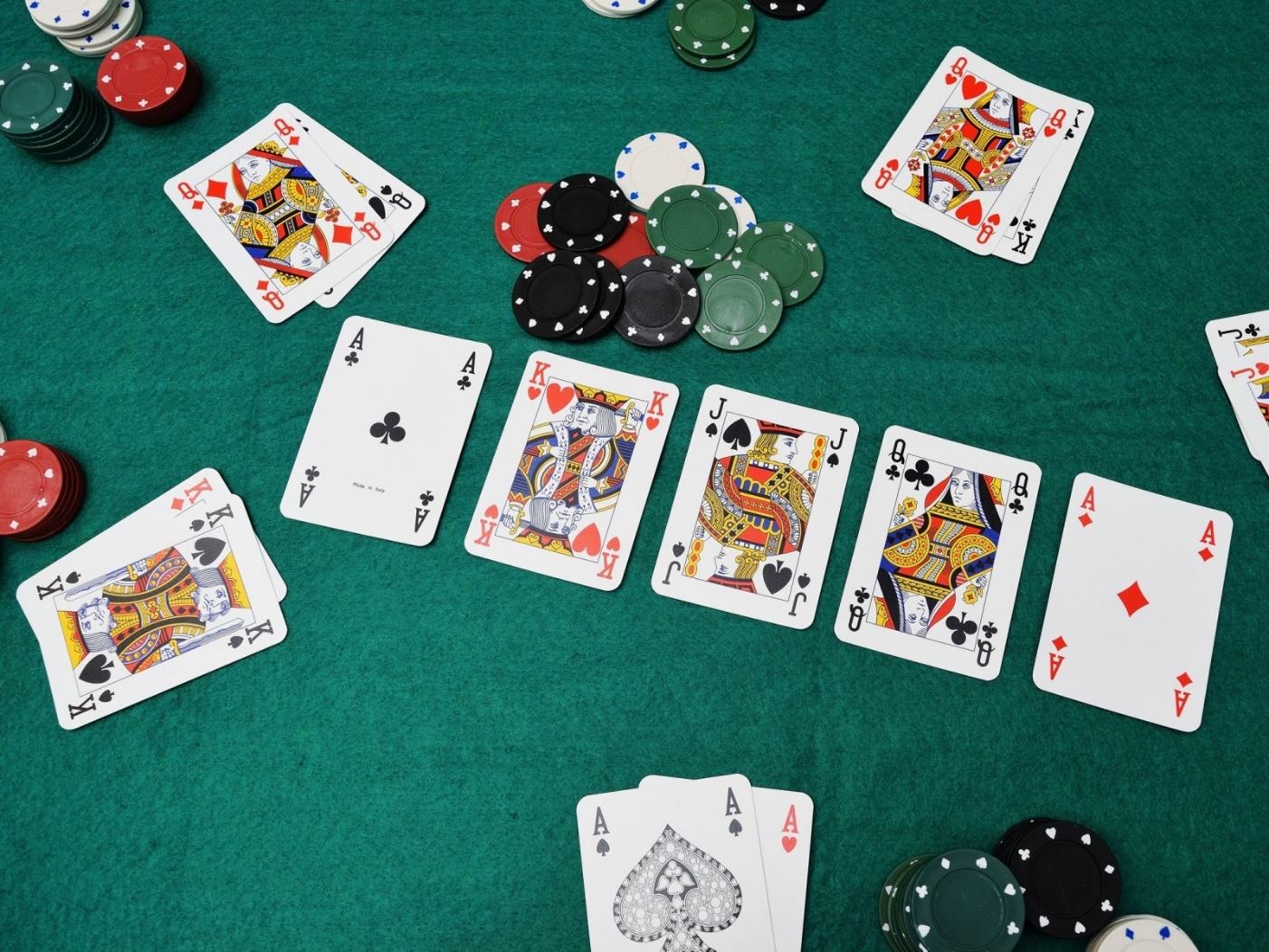 Thùng Phá Sảnh Nào Lớn Nhất? Hướng Dẫn Chi Tiết Và Mẹo Chơi Poker image-1731638208150